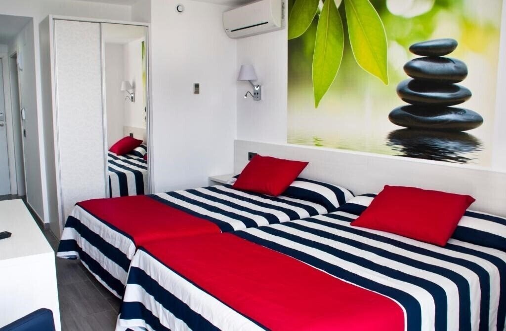 Отель Europa Splash & SPA 4*