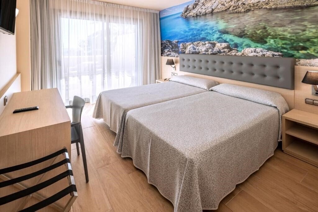 Отель Tropic Park 4*