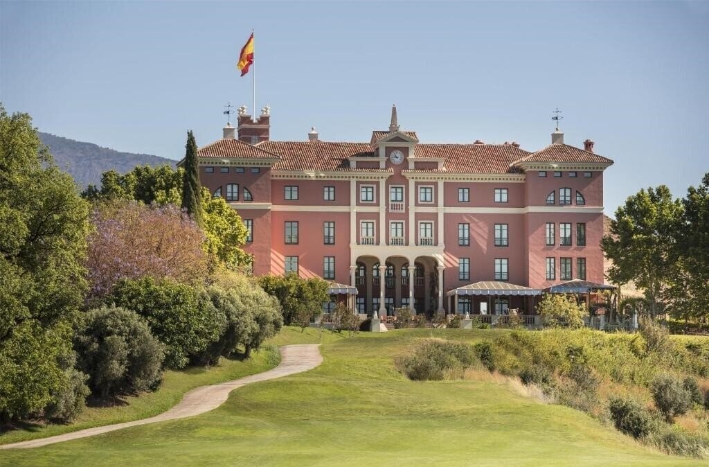 Готель Anantara Villa Padierna Palace 5*