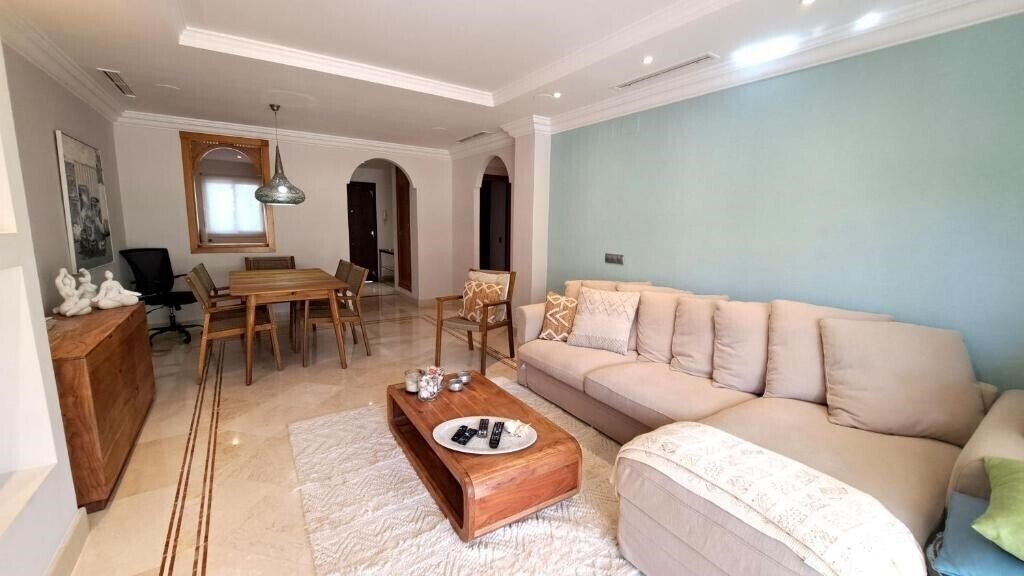 Апартаменти Aloha Hill Club 4*