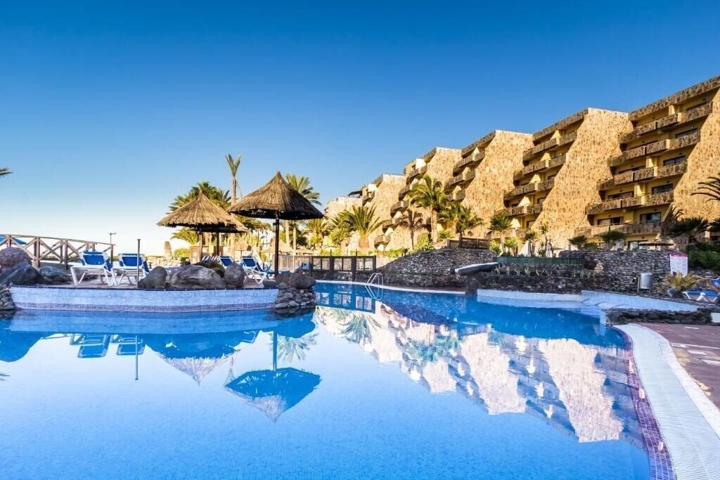 Отель Bluebay Beach Club 4*