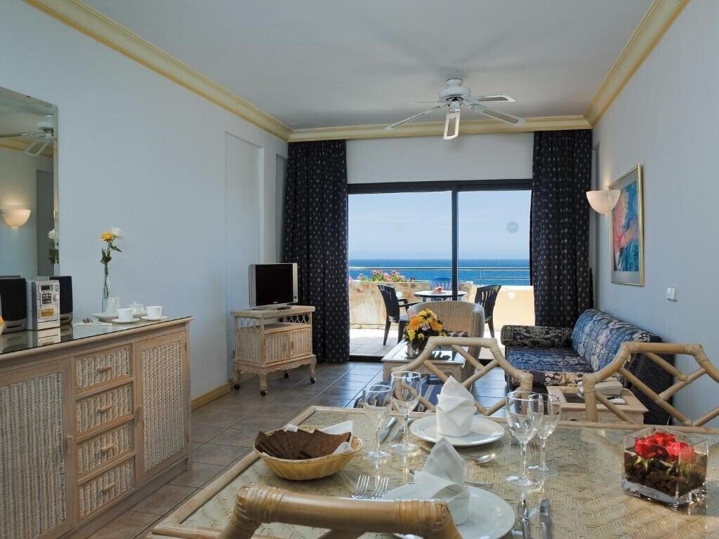 Картинка Bluebay Beach Club 4*