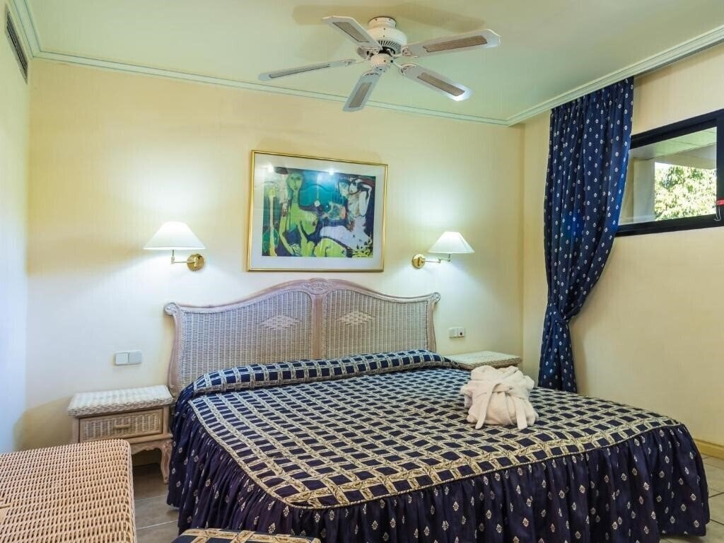 Территория Bluebay Beach Club 4*