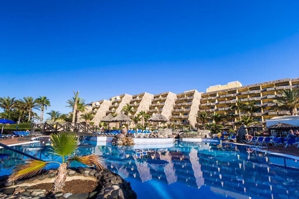 Апартаменты Bluebay Beach Club 4*