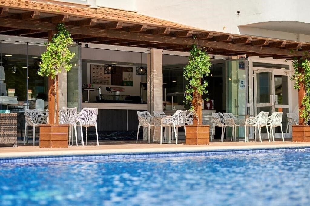 Апартаменты AluaSun Continental Park (ex. Roc Continental Park) 4*