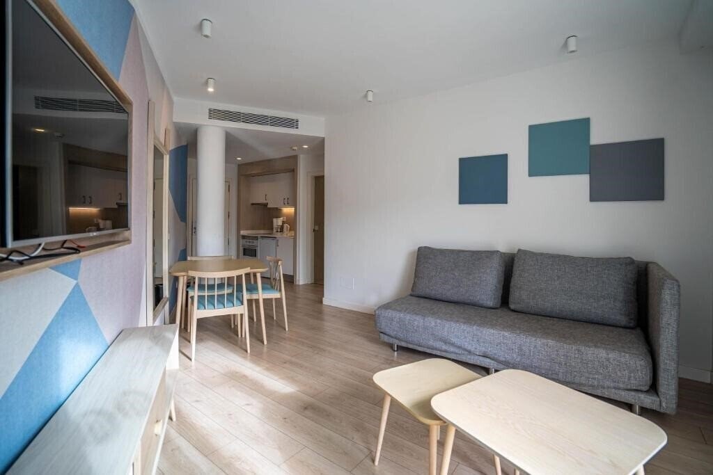 Апартаменти Leman Hotel 4*