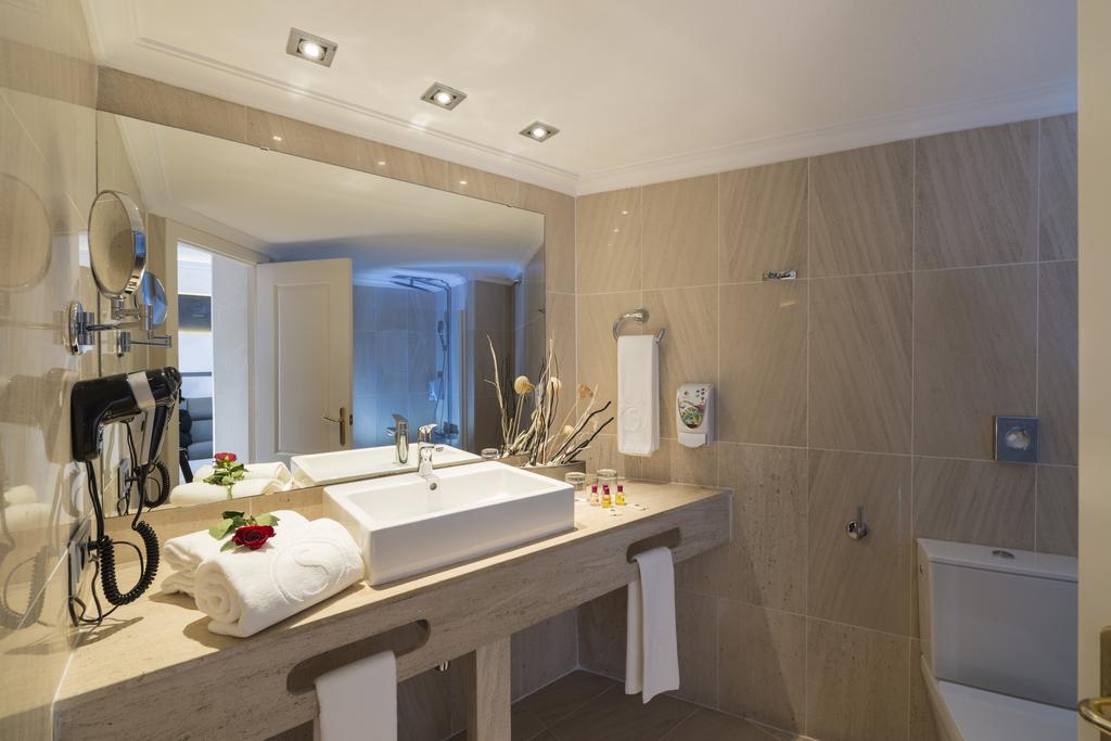 Територія Salles Hotels Marina Portals 4*