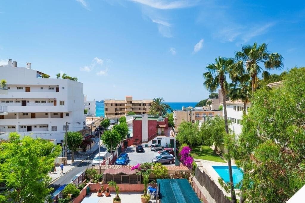 Територія Hostal Residencia Sutimar 3*