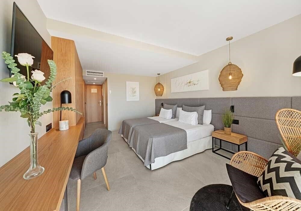 Панорама Hotel Almudaina 4*