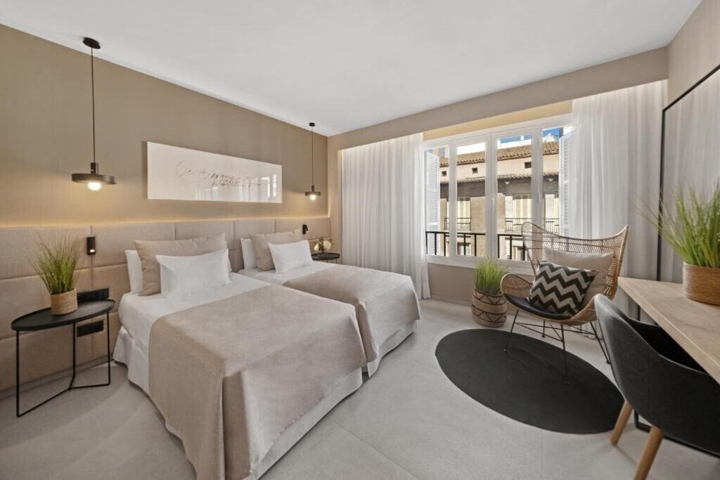 Вид Hotel Almudaina 4*