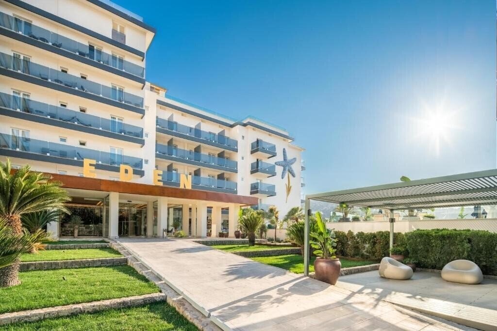 Територія Eden Hotel (Port De Soller) 3*