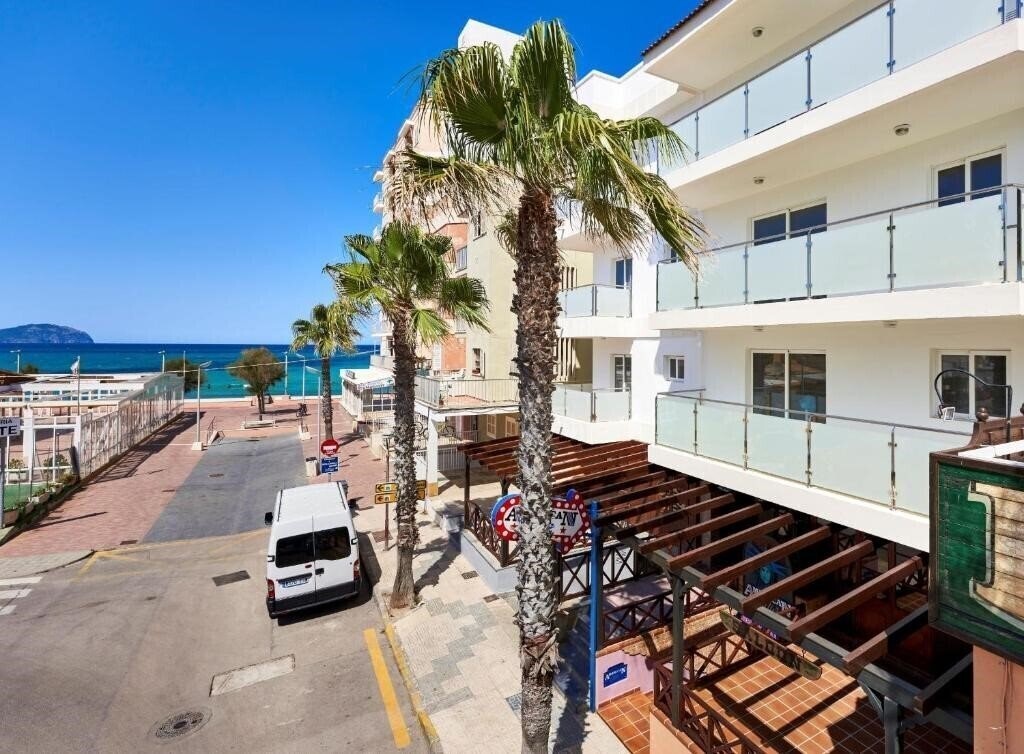 Территория Charly'S 1*