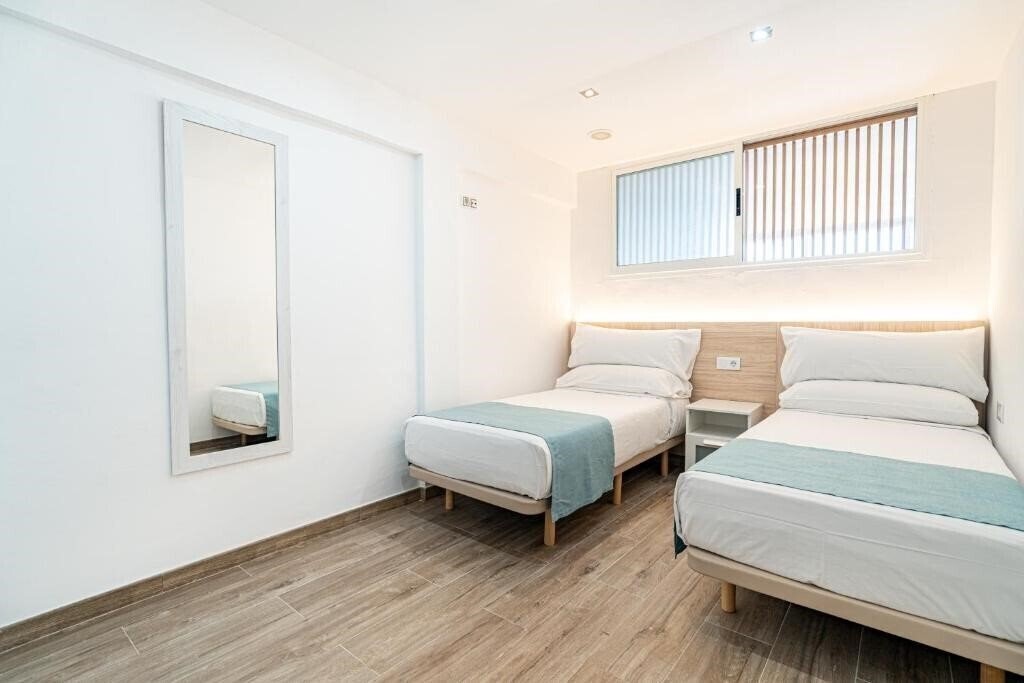 Панорама Apartamentos Econotel Kensington 1*