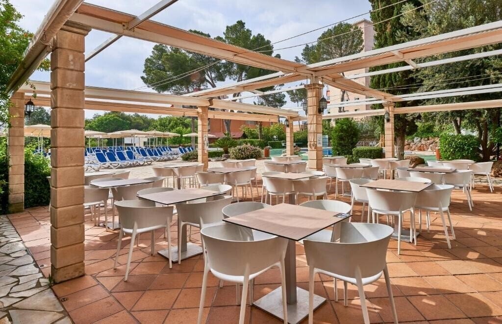 Территория Apartamentos Globales Nova 3*