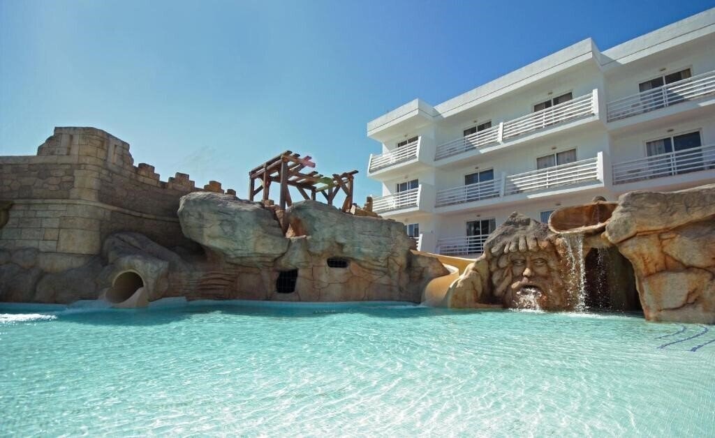 Фотография Apartamentos Pirates Village 3*