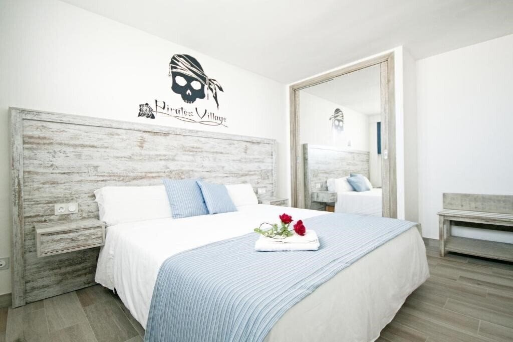 Территория Apartamentos Pirates Village 3*