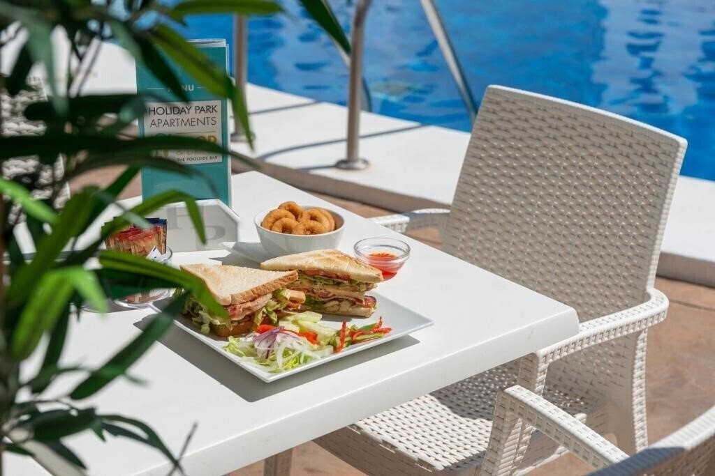 Вид Apartamentos Holiday Park 2*