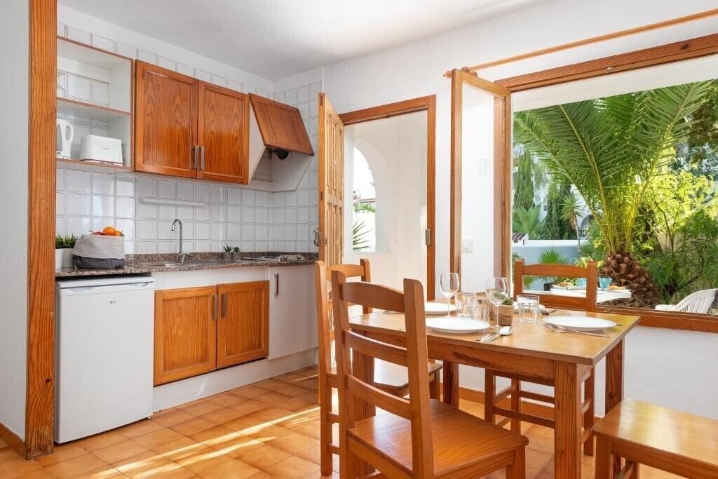 Апартаменти Apartamentos Holiday Park 2*