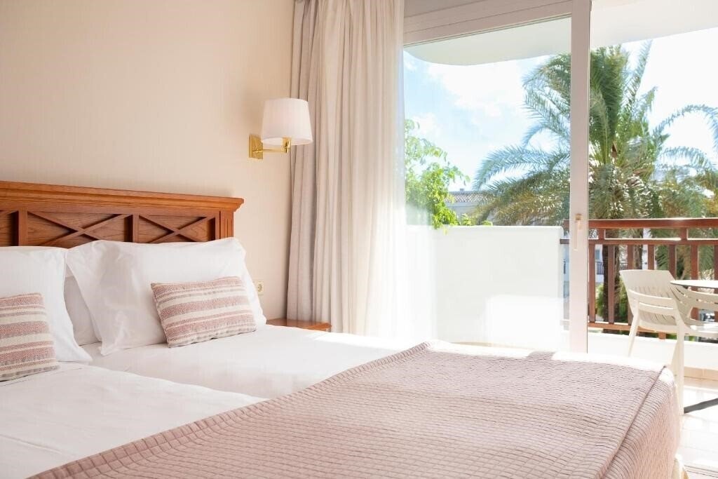 Вид Inturotel Cala Azul Park 3*