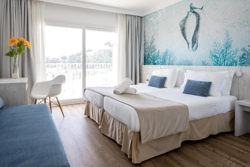 Фотографія TORA HOTEL 3*