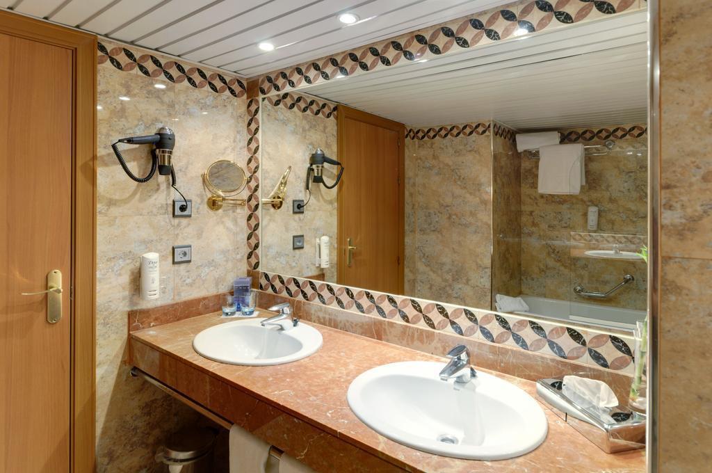 Территория Tryp Bellver 4*