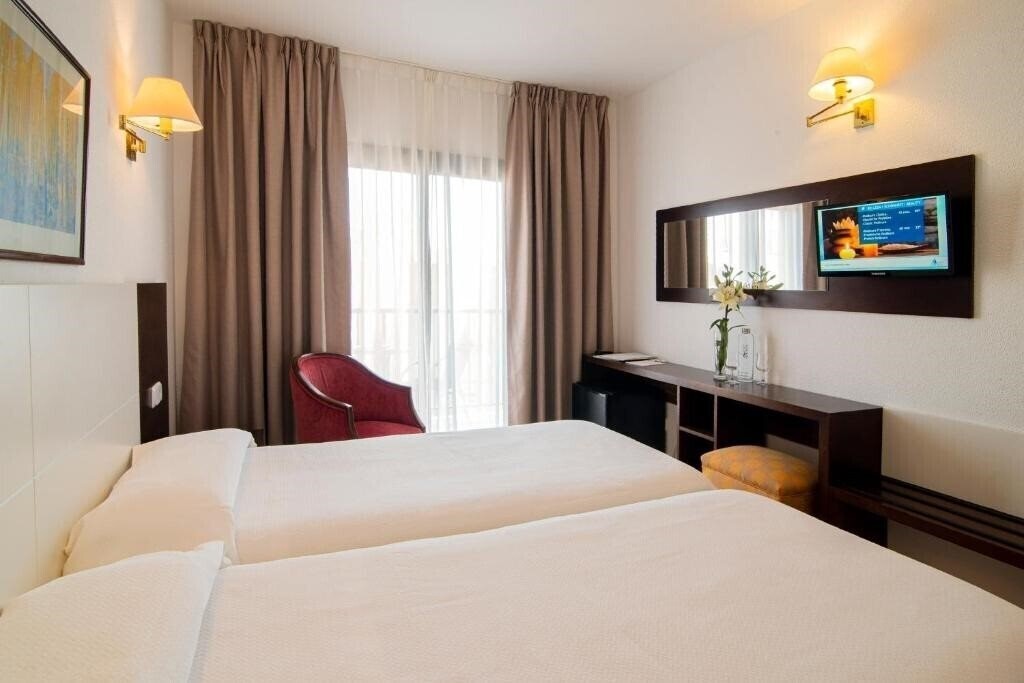 Территория Amoros Hotel 3*