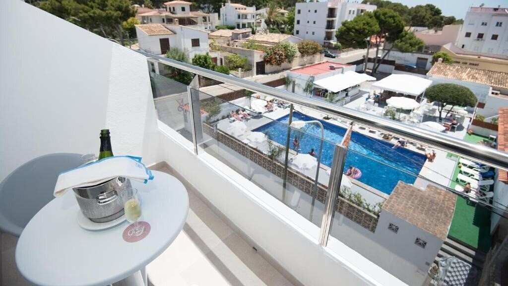 Апартаменты Hotel Chevy 3*