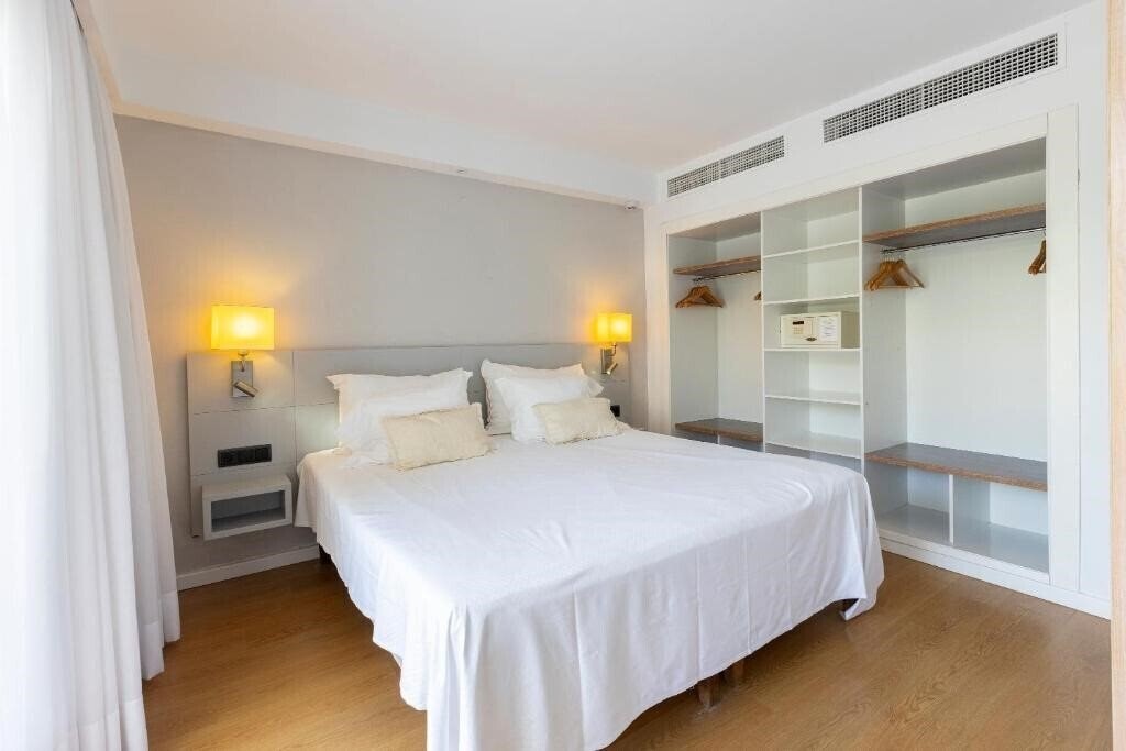 Вид Hipotels Cala Bona Club 4*