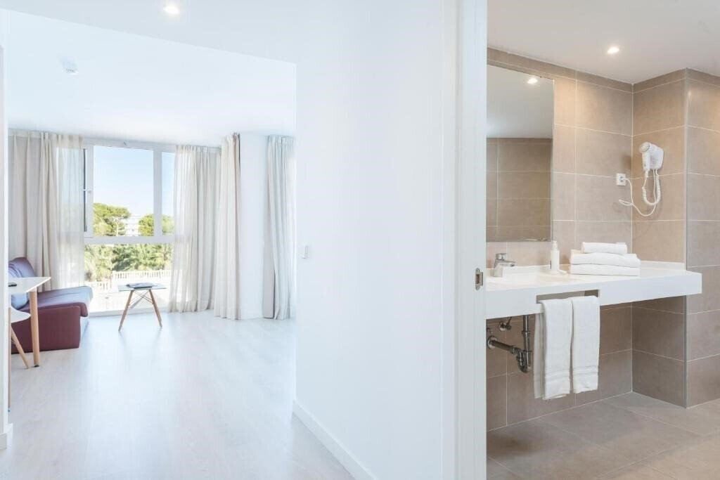 Фото Aparthotel Ses Fotges 4*