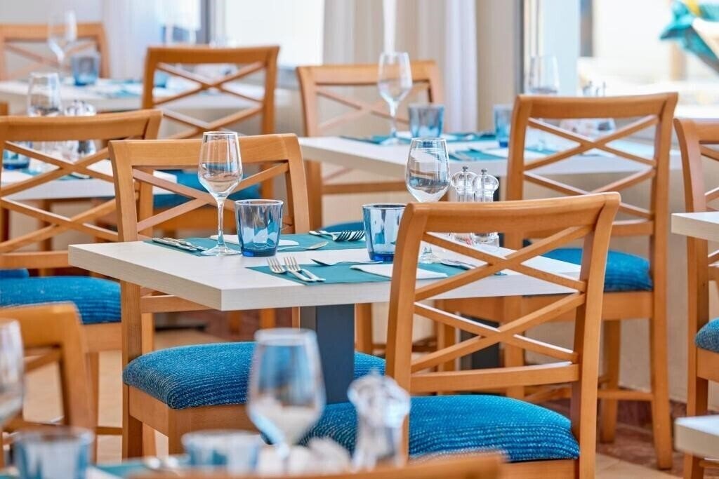 Апартаменты Universal Hotel Marques 4*