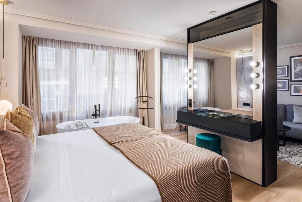 Готель Nivia Born Boutique Hotel 4*