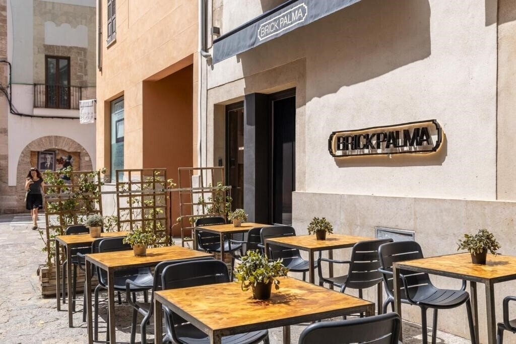 Панорама Brick Hotel 2*