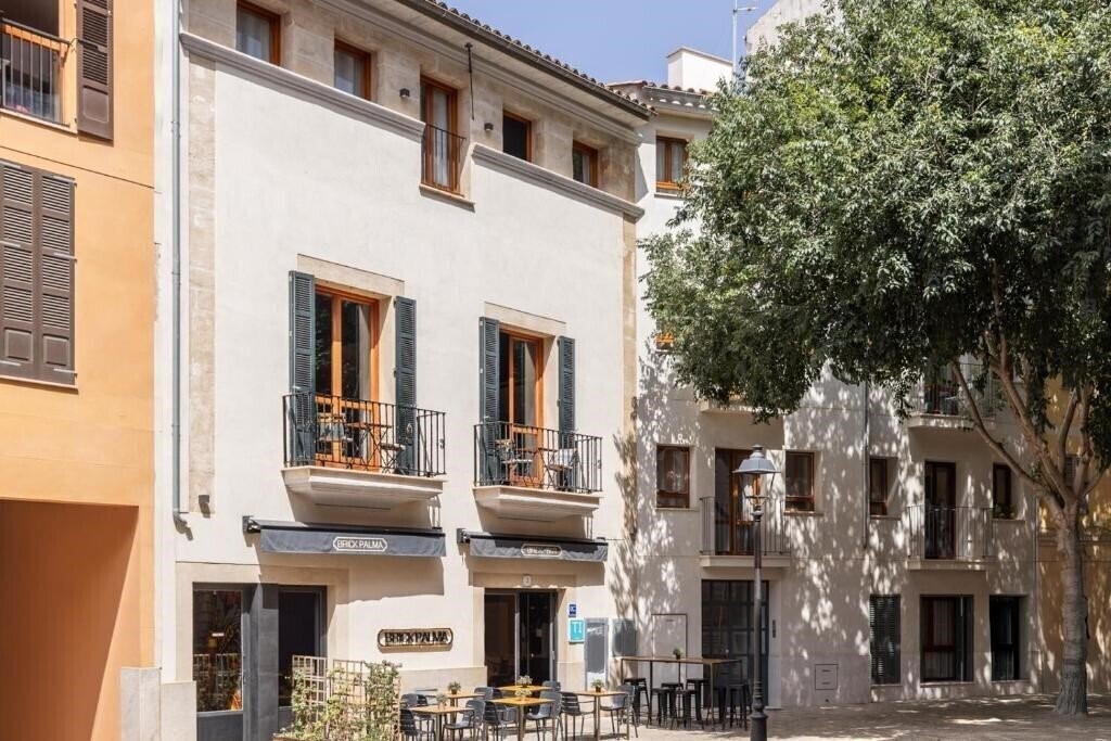 Вид Brick Hotel 2*