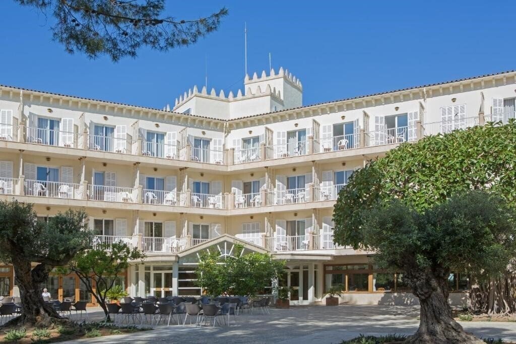 Территория Castell Dels Hams 4*