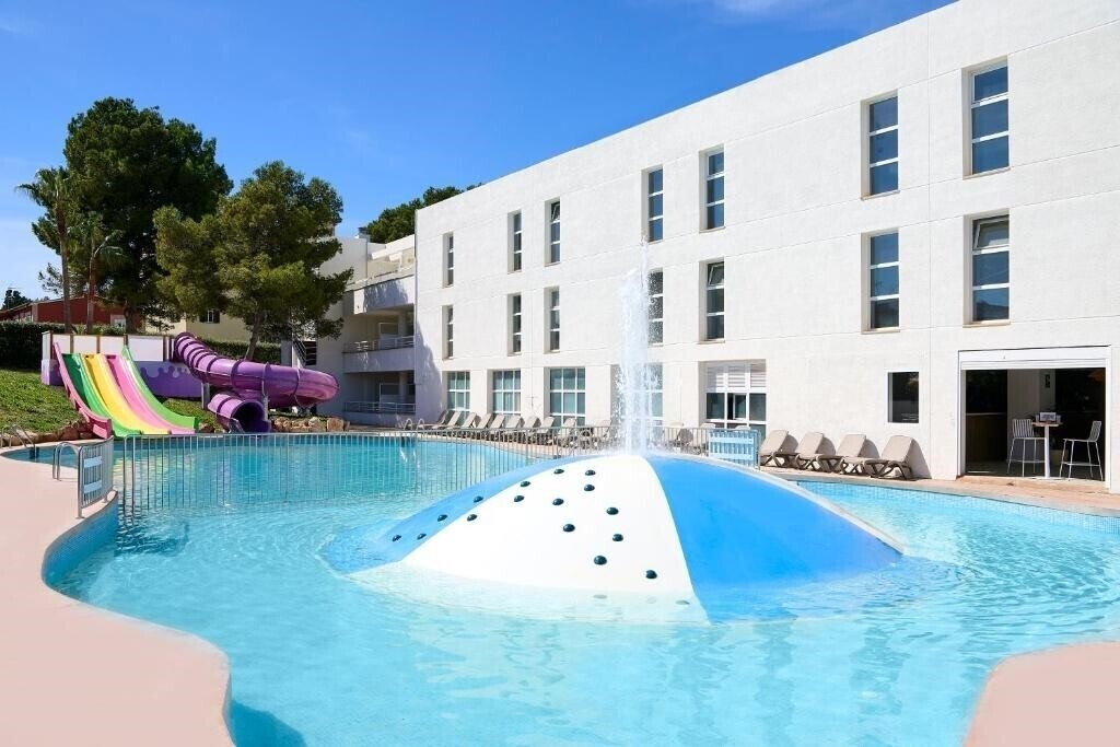 Территория Fergus Club Palmanova Park 4*