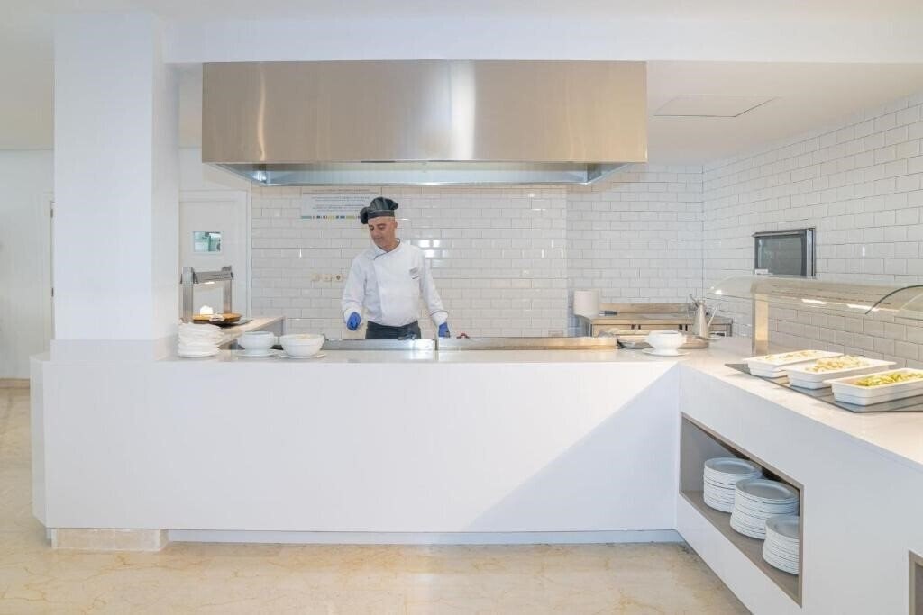 Панорама Caprice Isabel Aparthotel (ex. Ferrer Isabel Aparthotel) 3*