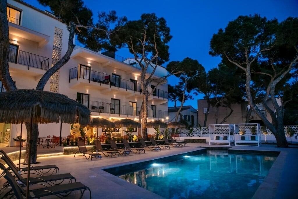 Готель Santanyi Port 4*