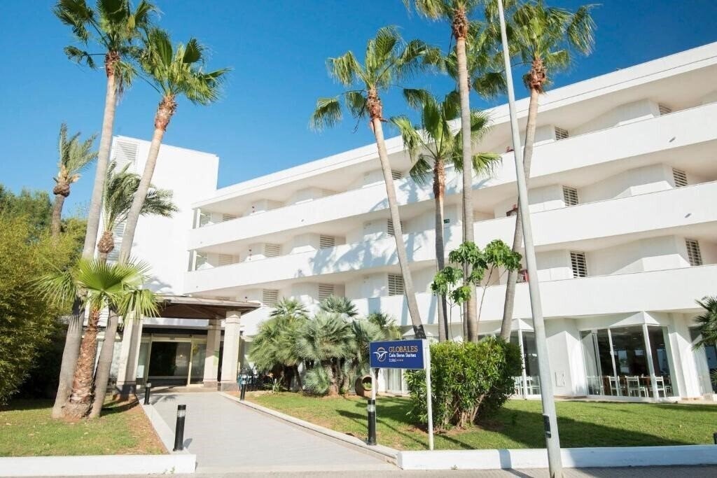 Територія Globales Cala Bona Suites 4*