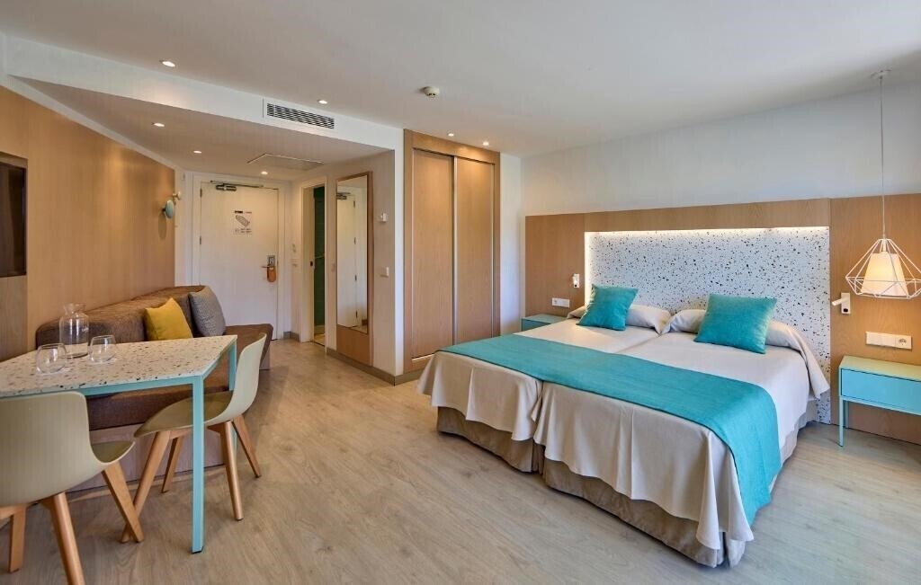 Територія Universal Aparthotel Elisa 4*