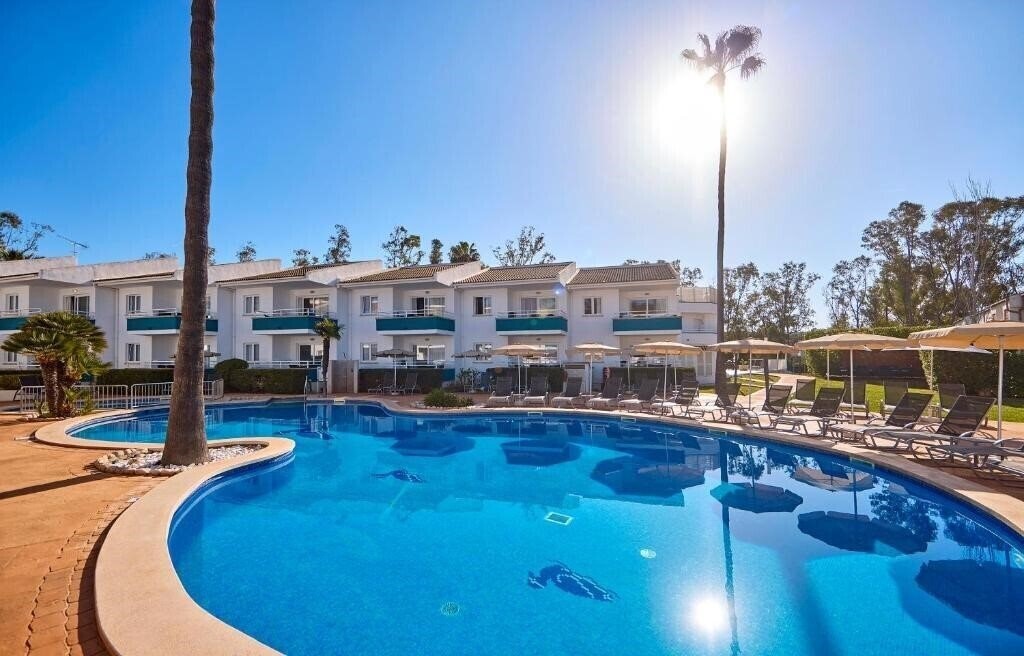 Апартаменти Universal Aparthotel Elisa 4*