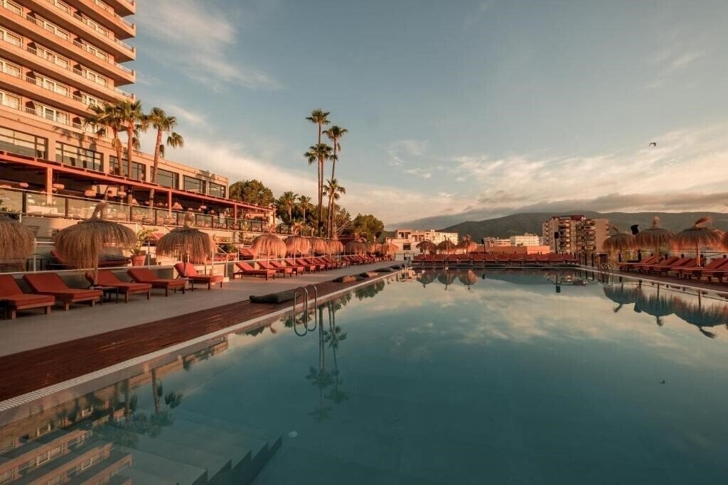Отель Caramelo Calvia Beach 3*