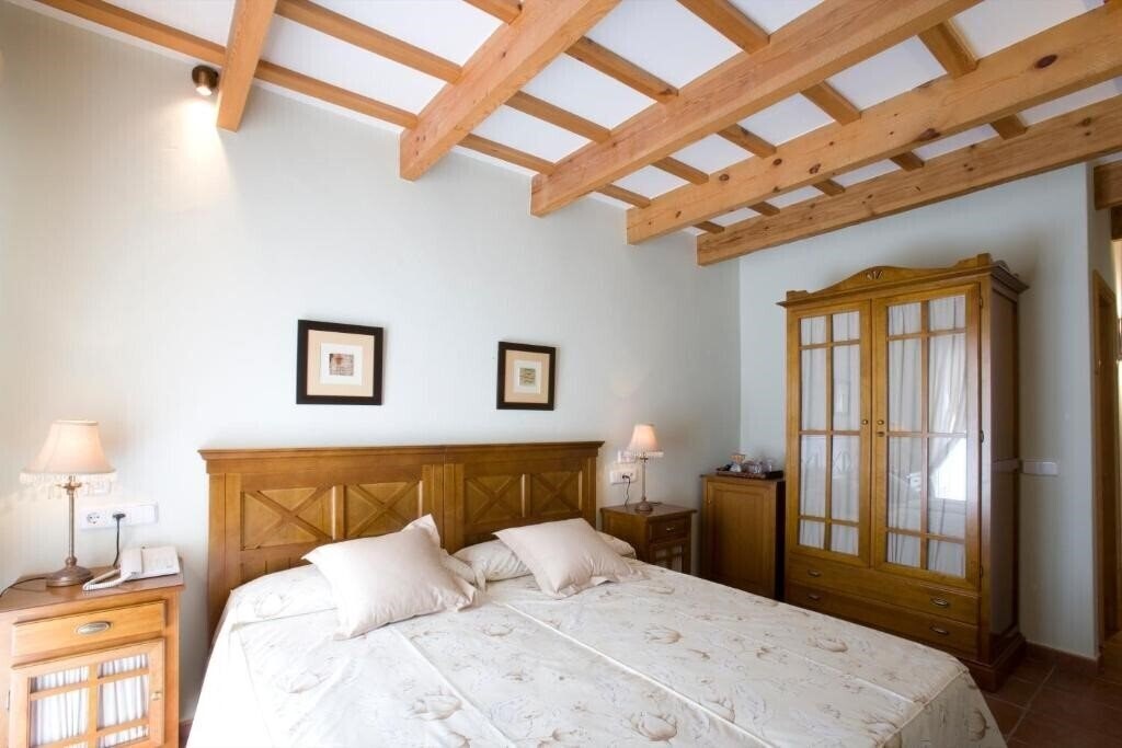 Панорама Hotel Es Mercadal 3*