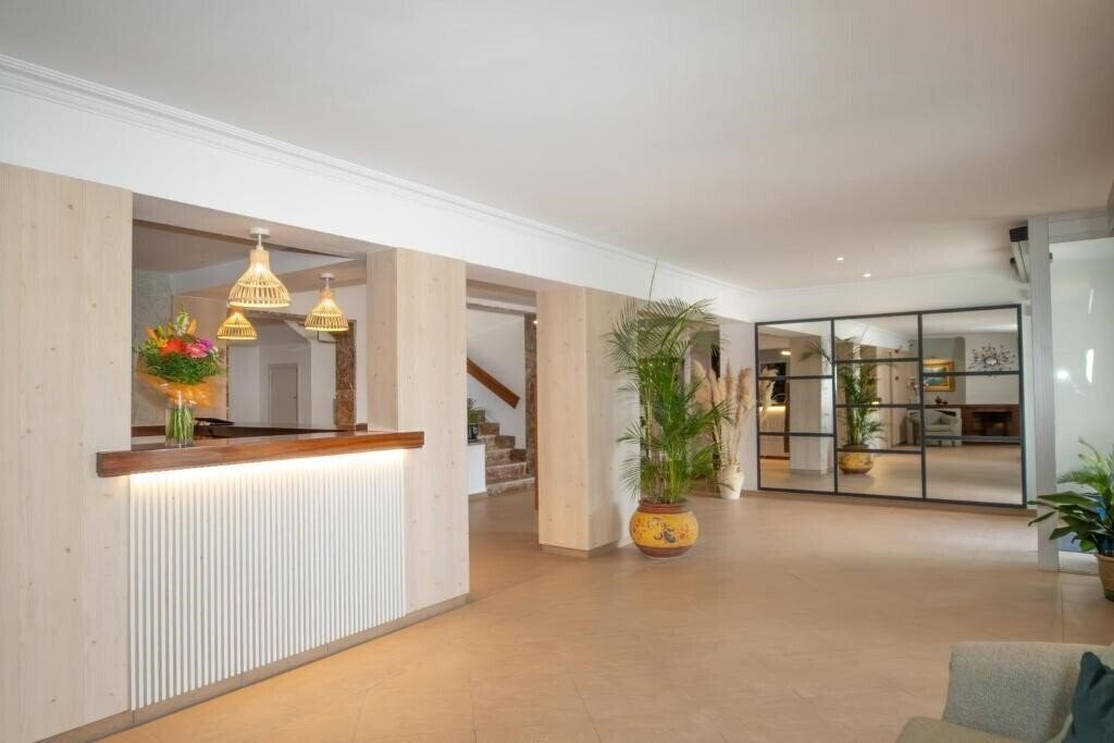 Апартаменти Hotel Apts Playa Mondrago 3*