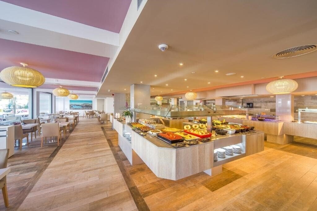 Апартаменти Marins Playa 4*