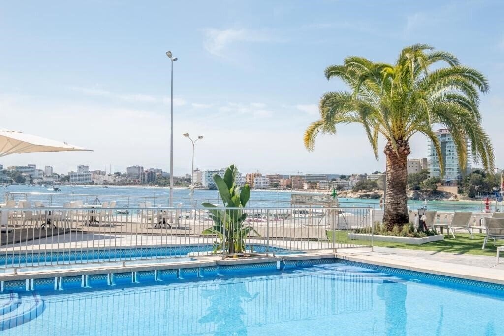 Территория Roc Portonova апартаменты