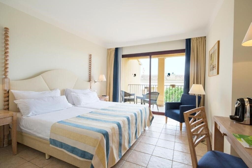 Територія Robinson Club Cala Serena 4*