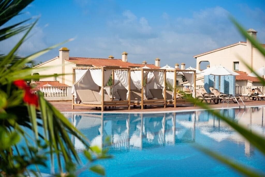 Территория Valentin Son Bou 4*