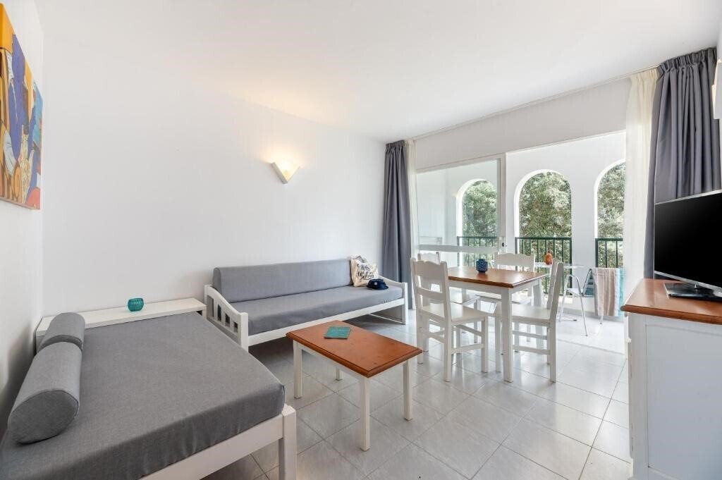 Изображение Vibra Caleta Playa Apartamentos (ex. Vacances Menorca Caleta Playa) 3*