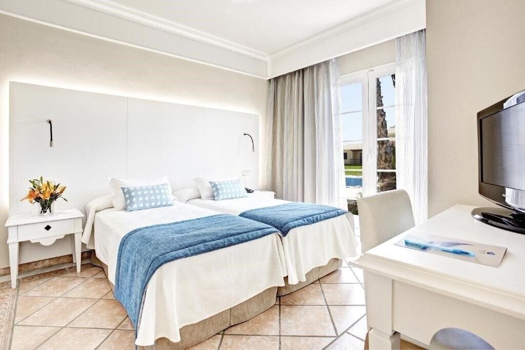 Фото Grupotel Playa Club – Aparthotel 4*