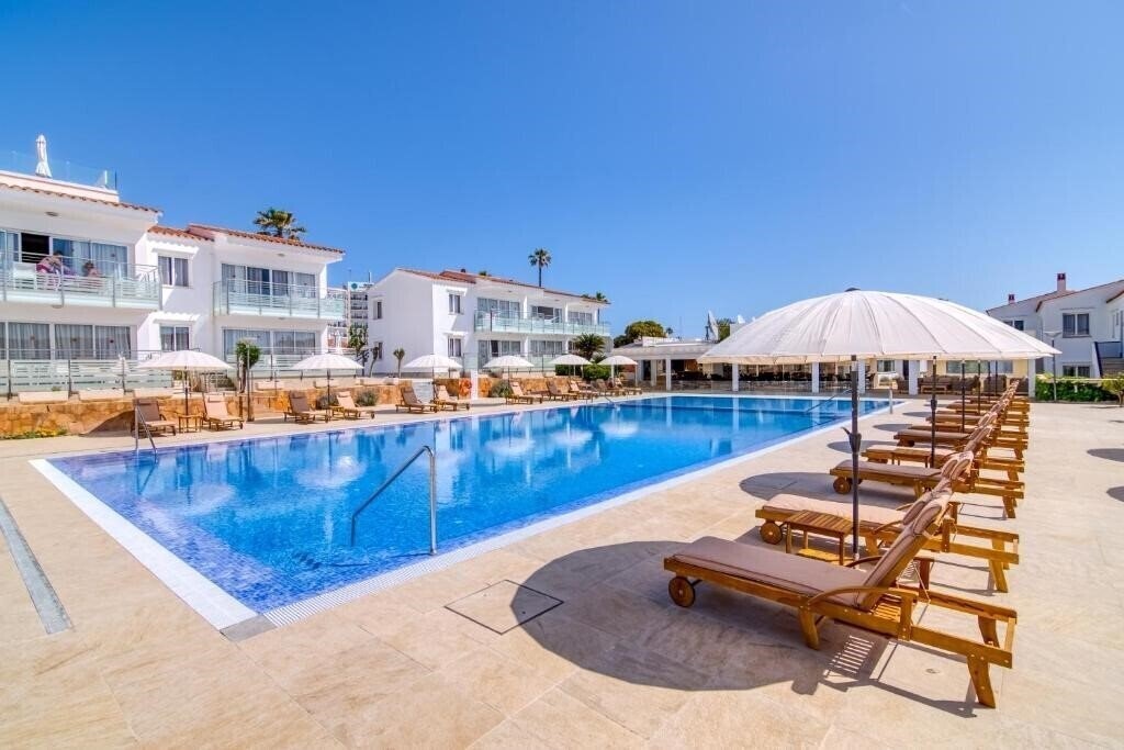Территория Naranjos Resort Menorca 3*